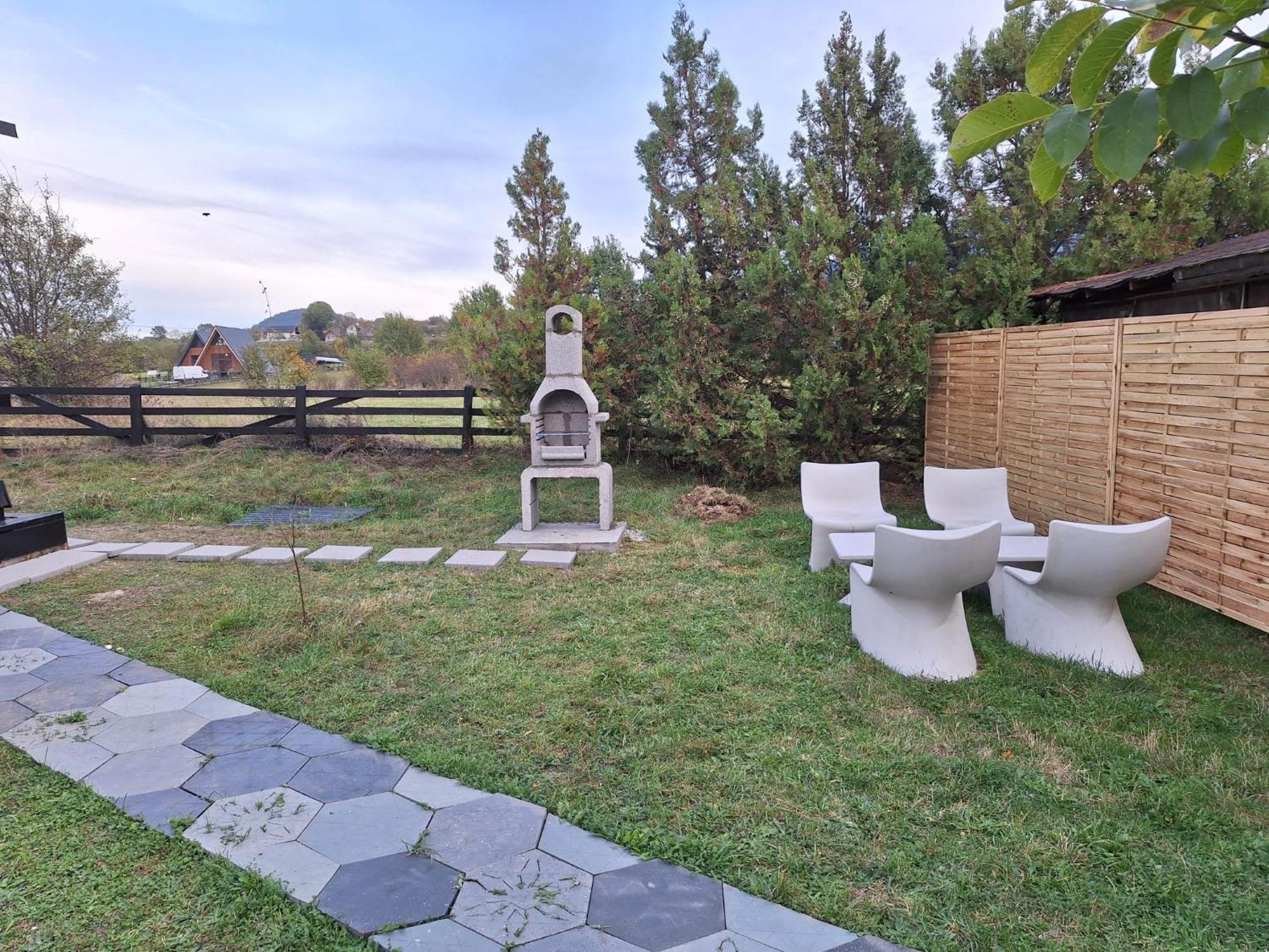 Bran White Clouds House And Chalet Bagian luar foto